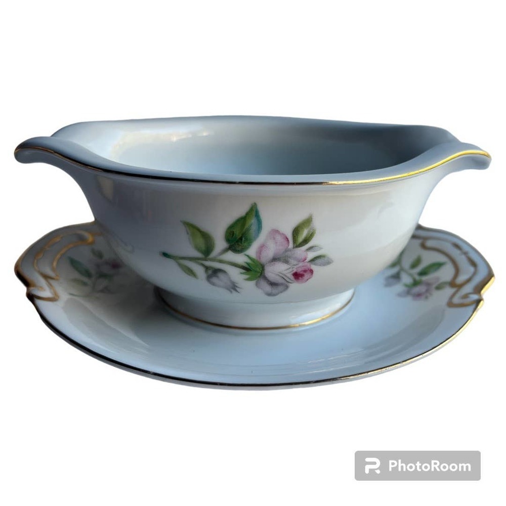 Gravy Boat with Attached Underplate